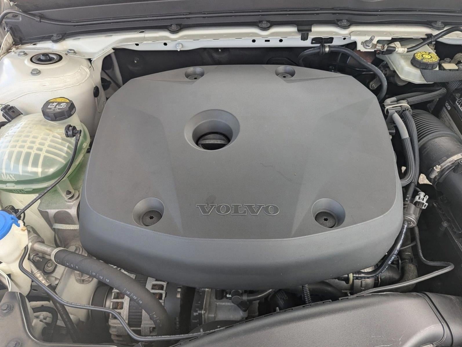2019 Volvo XC40 T5 AWD Momentum