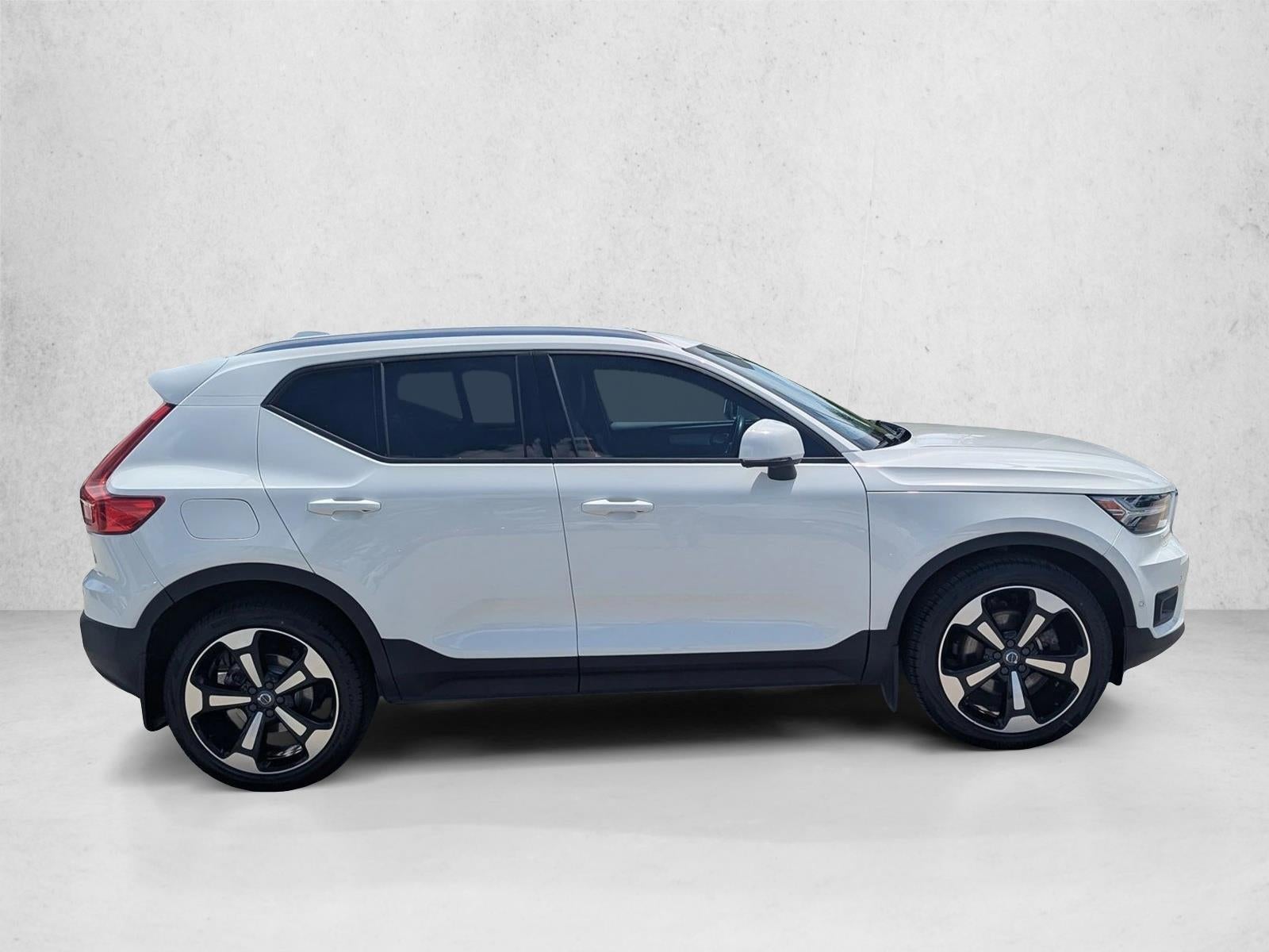 2019 Volvo XC40 T5 AWD Momentum