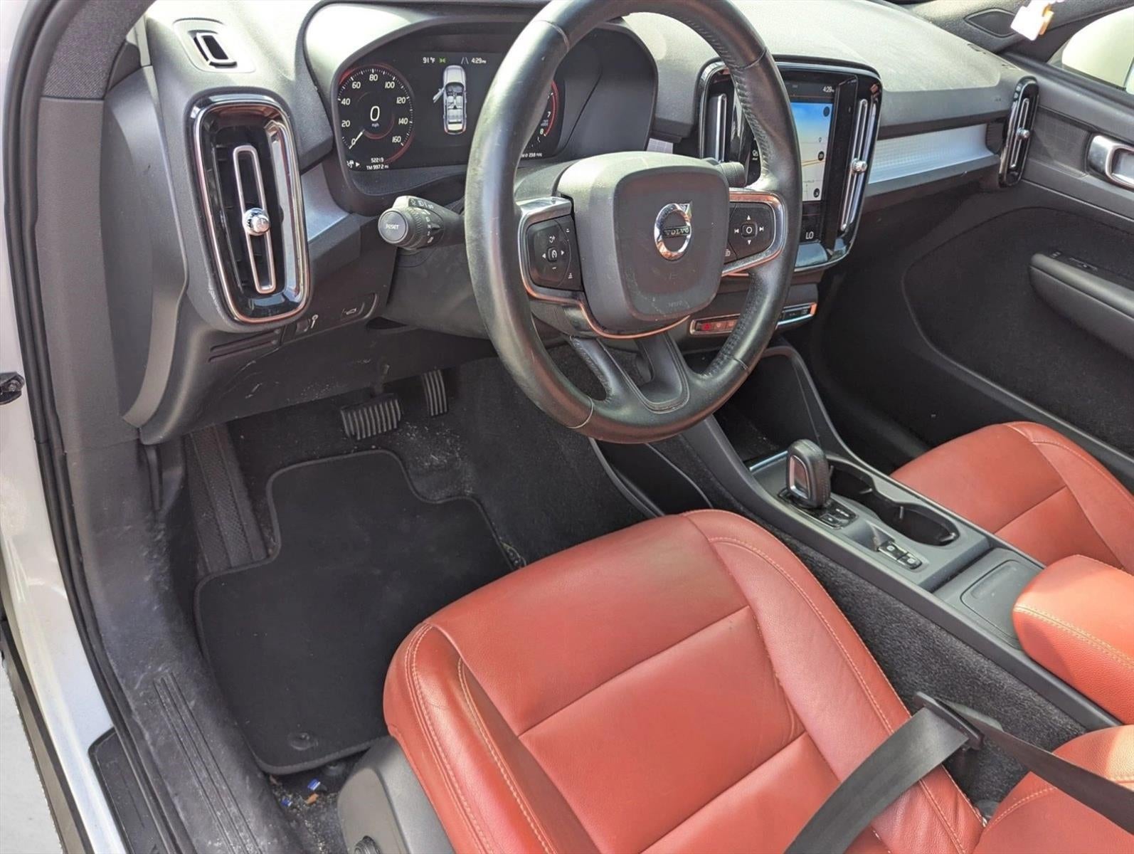 2019 Volvo XC40 T5 AWD Momentum