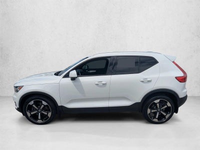 2019 Volvo XC40 T5 AWD Momentum