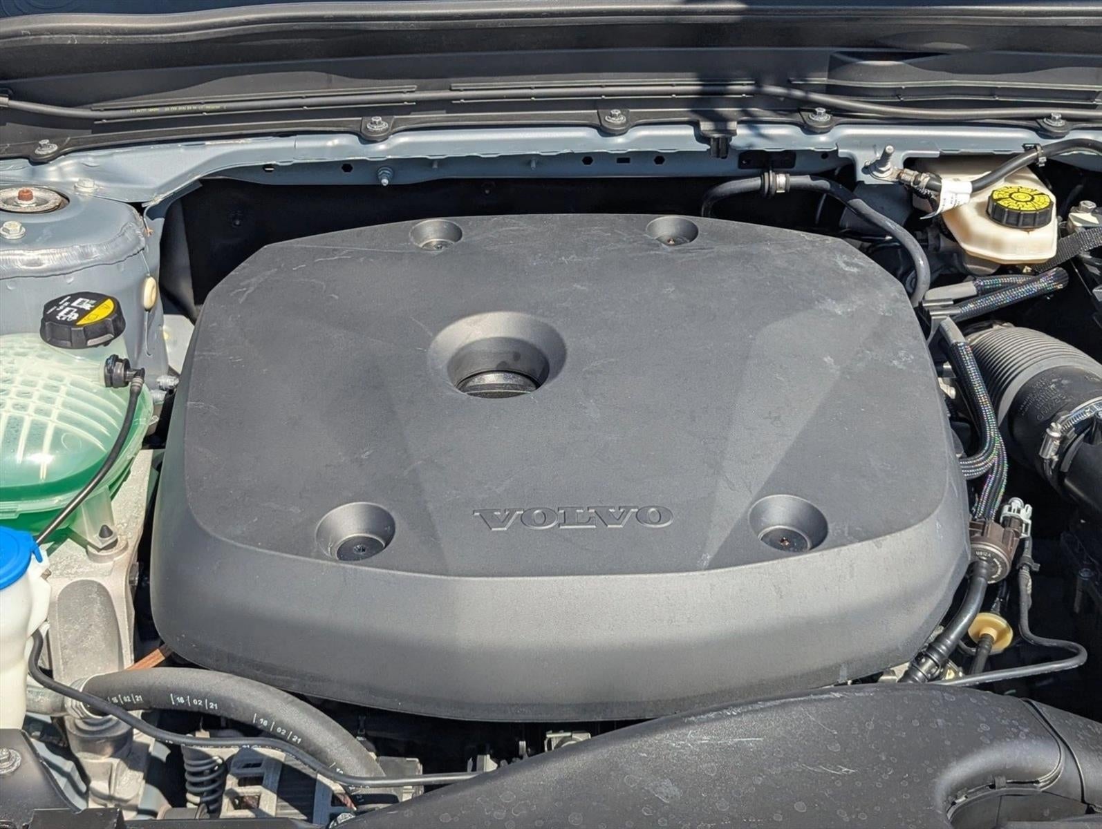 2021 Volvo XC40 T5 AWD R-Design