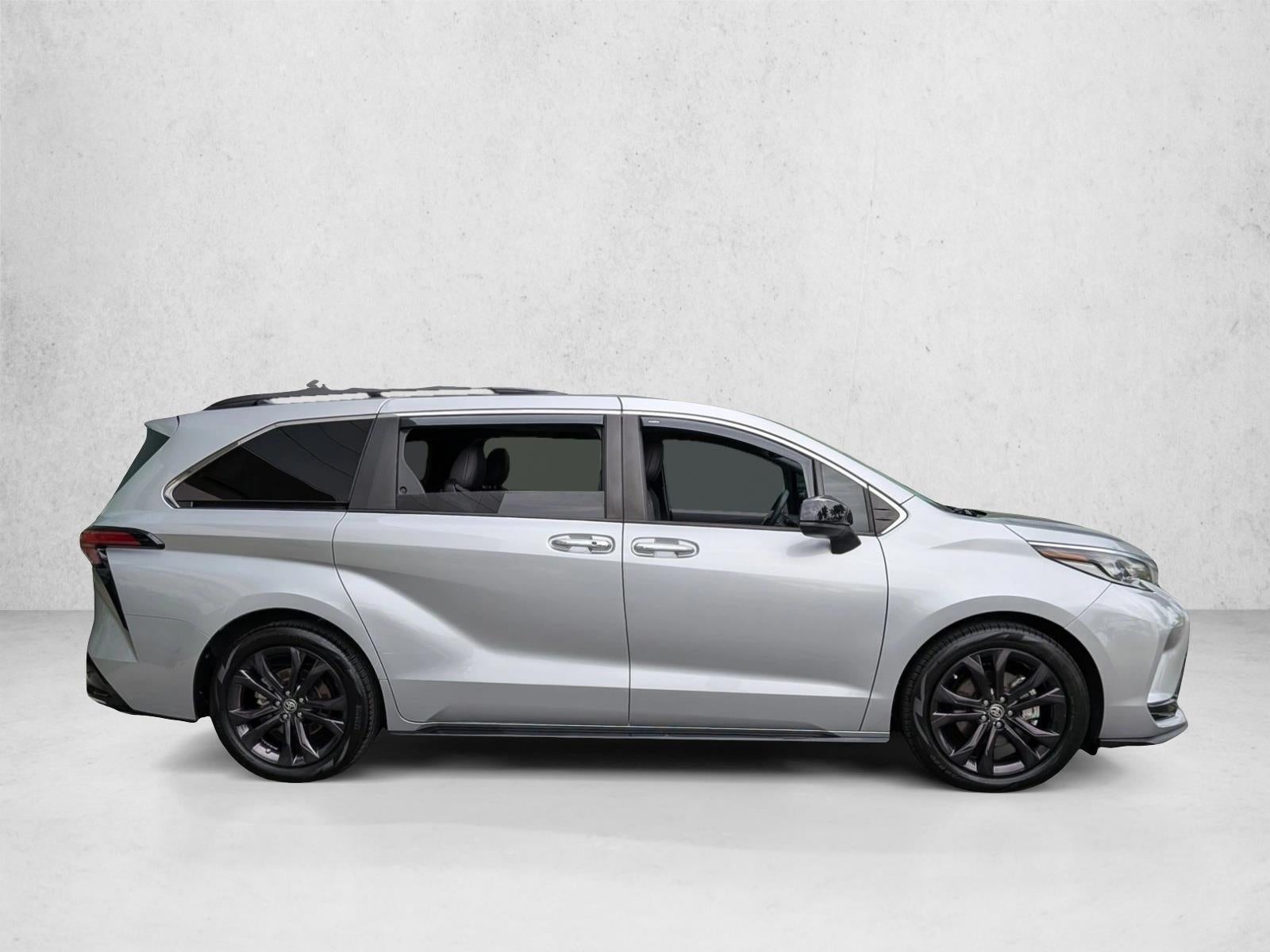2022 Toyota Sienna XSE FWD 7-Passenger (Natl)