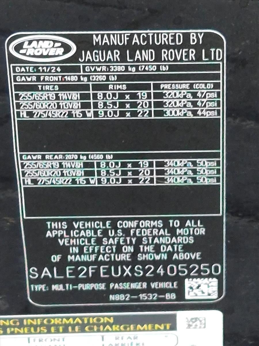 2025 Land Rover Defender 130 P400 X-Dynamic SE