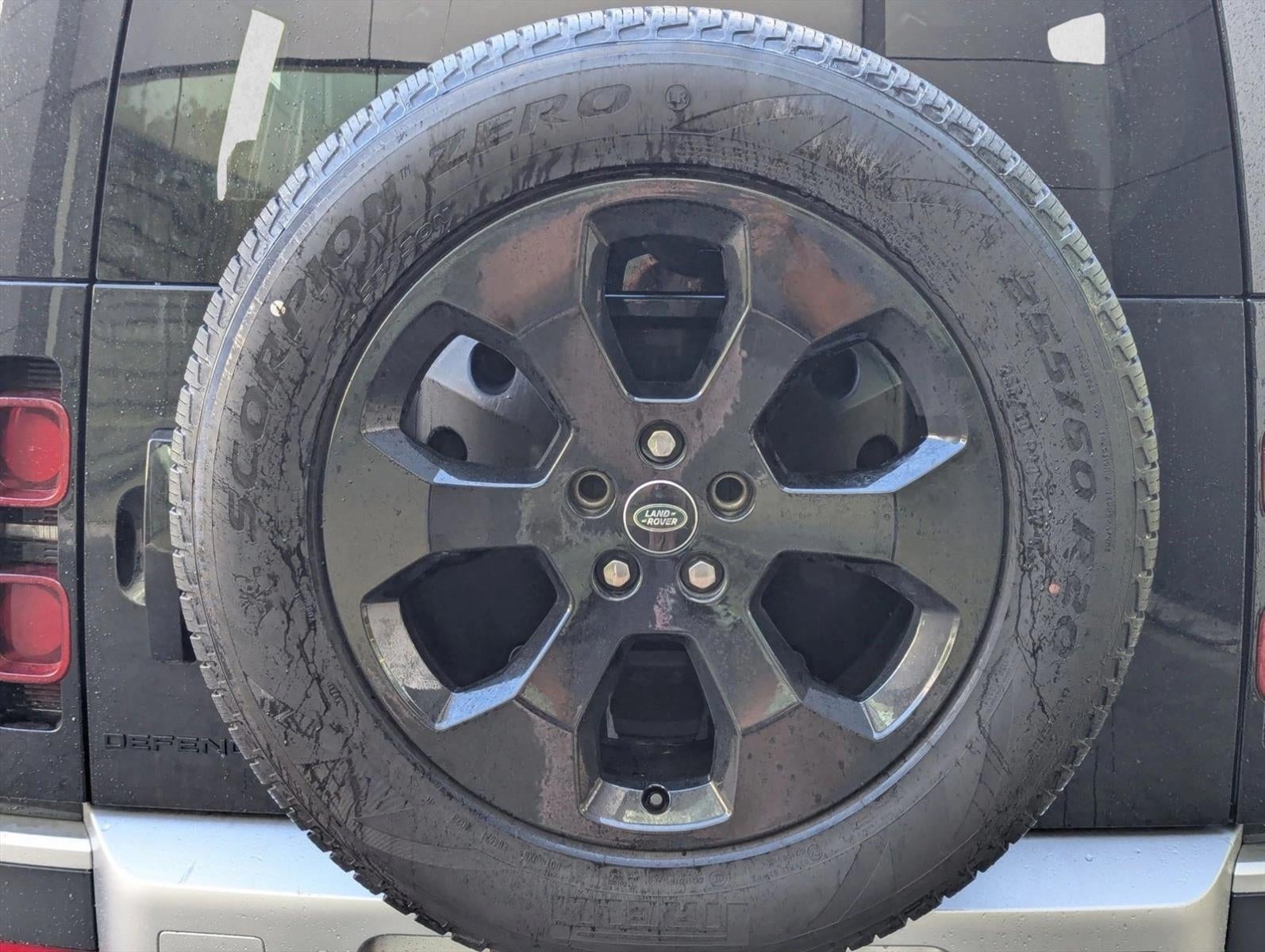 2024 Land Rover Defender 110 P300 S