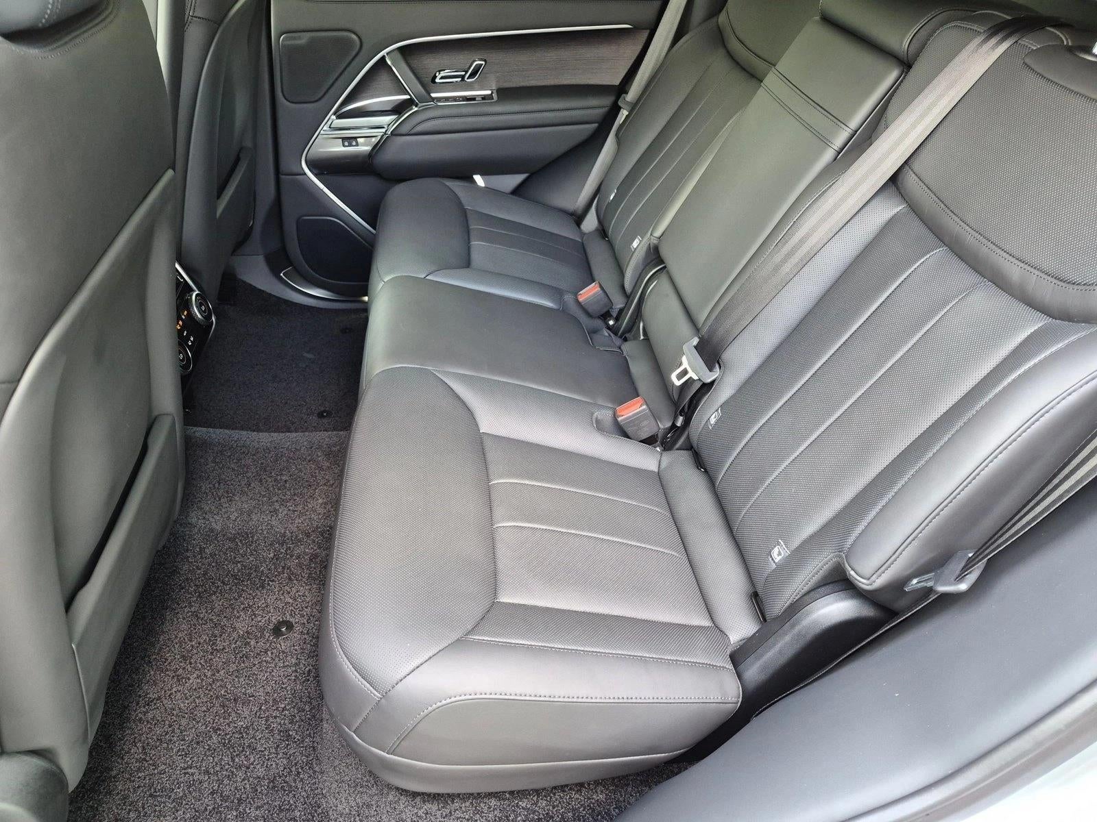 2025 Land Rover Range Rover P530 SE SWB