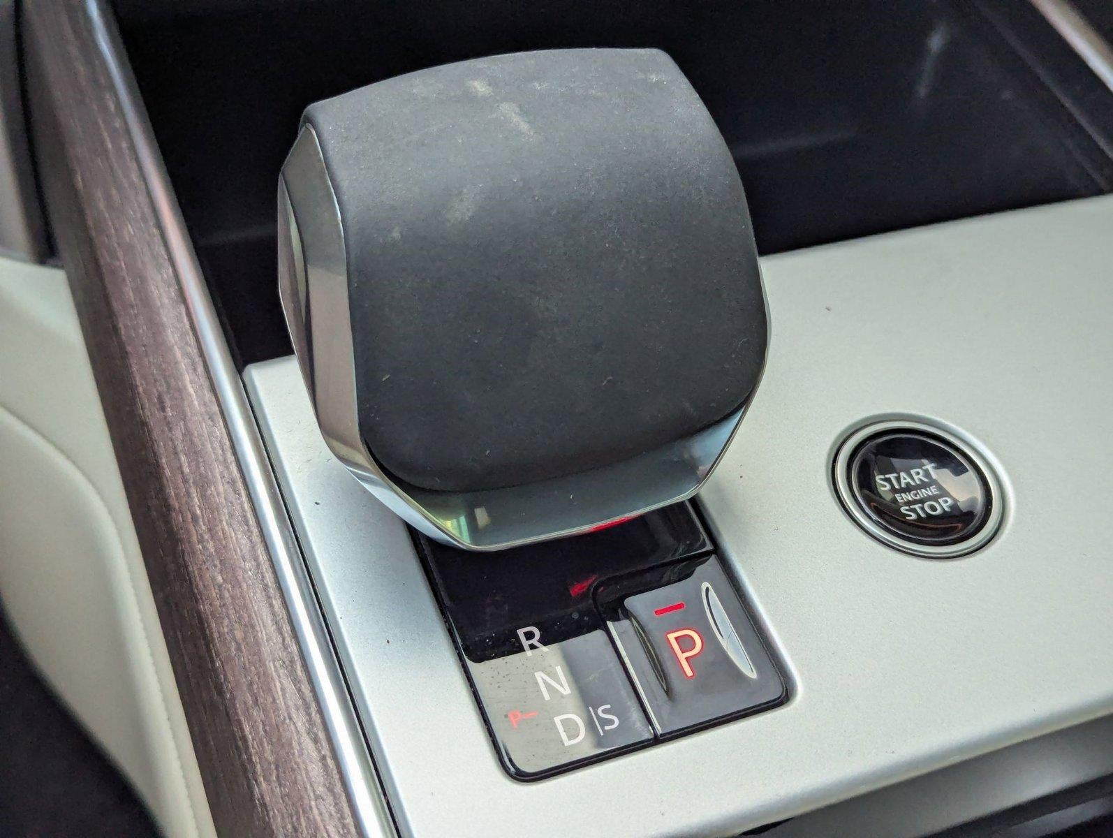 2025 Land Rover Range Rover P530 SE SWB