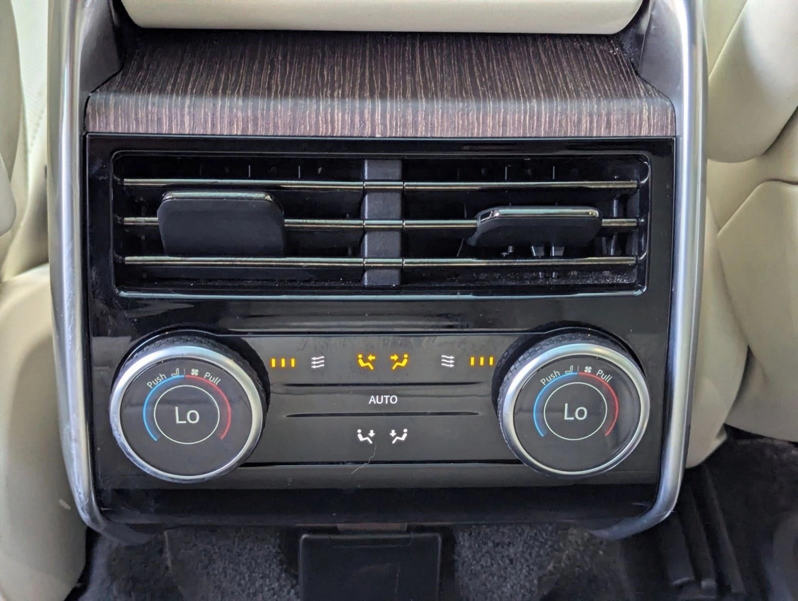 2025 Land Rover Range Rover P530 SE SWB