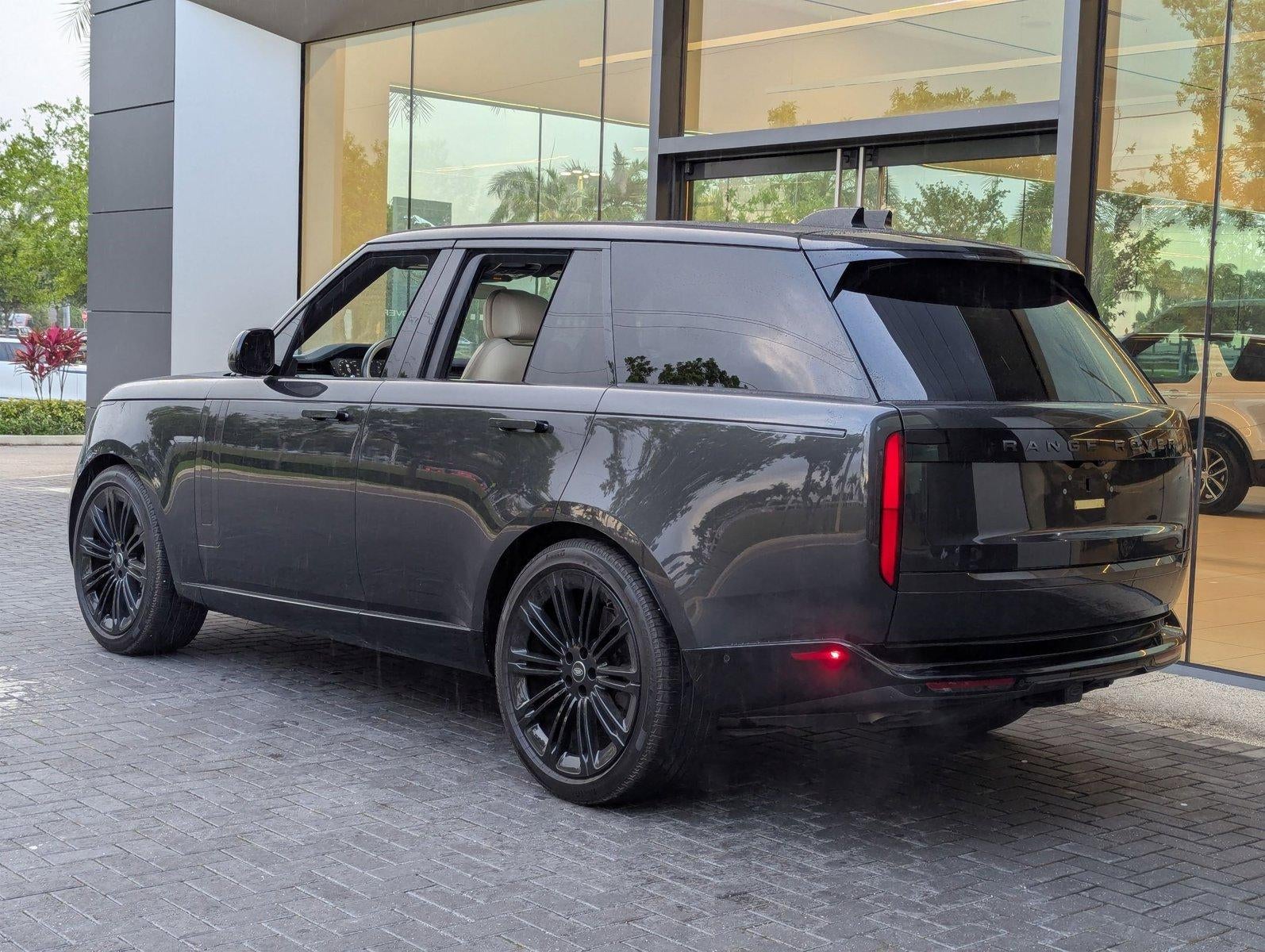 2025 Land Rover Range Rover P530 SE SWB