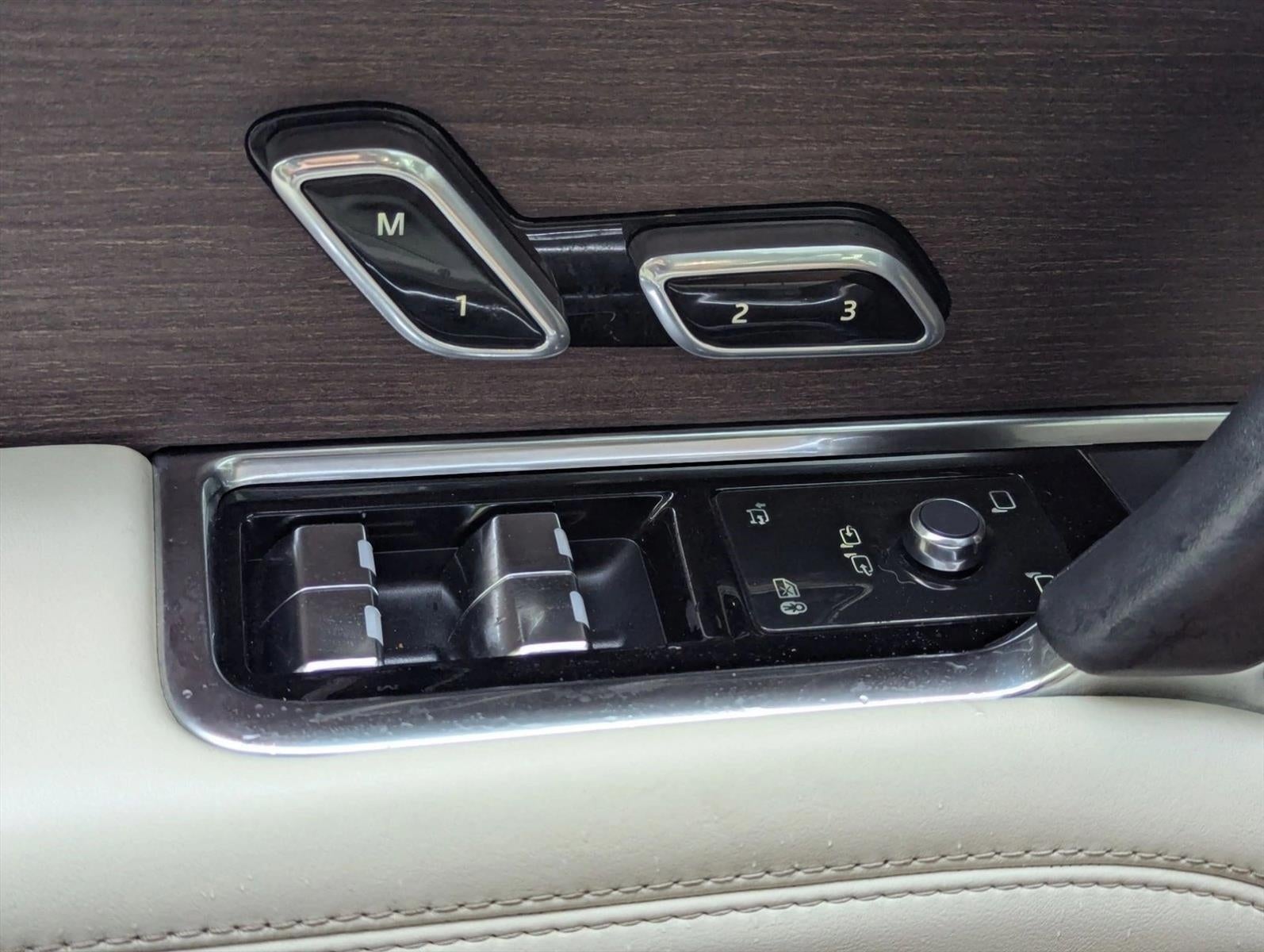 2025 Land Rover Range Rover P530 SE SWB