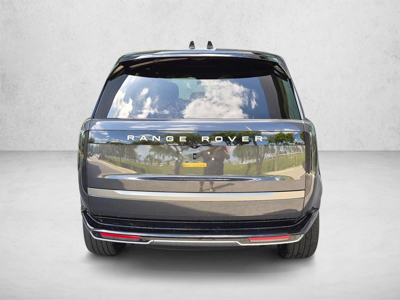 2025 Land Rover Range Rover P400 SE SWB