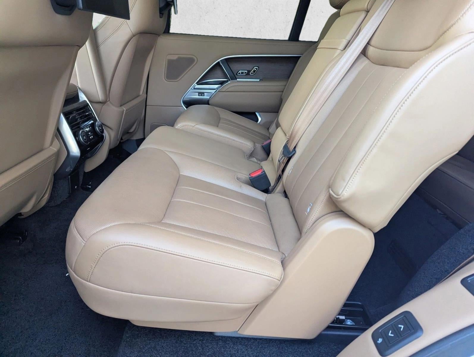 2023 Land Rover Range Rover P530 SE LWB 7 Seat