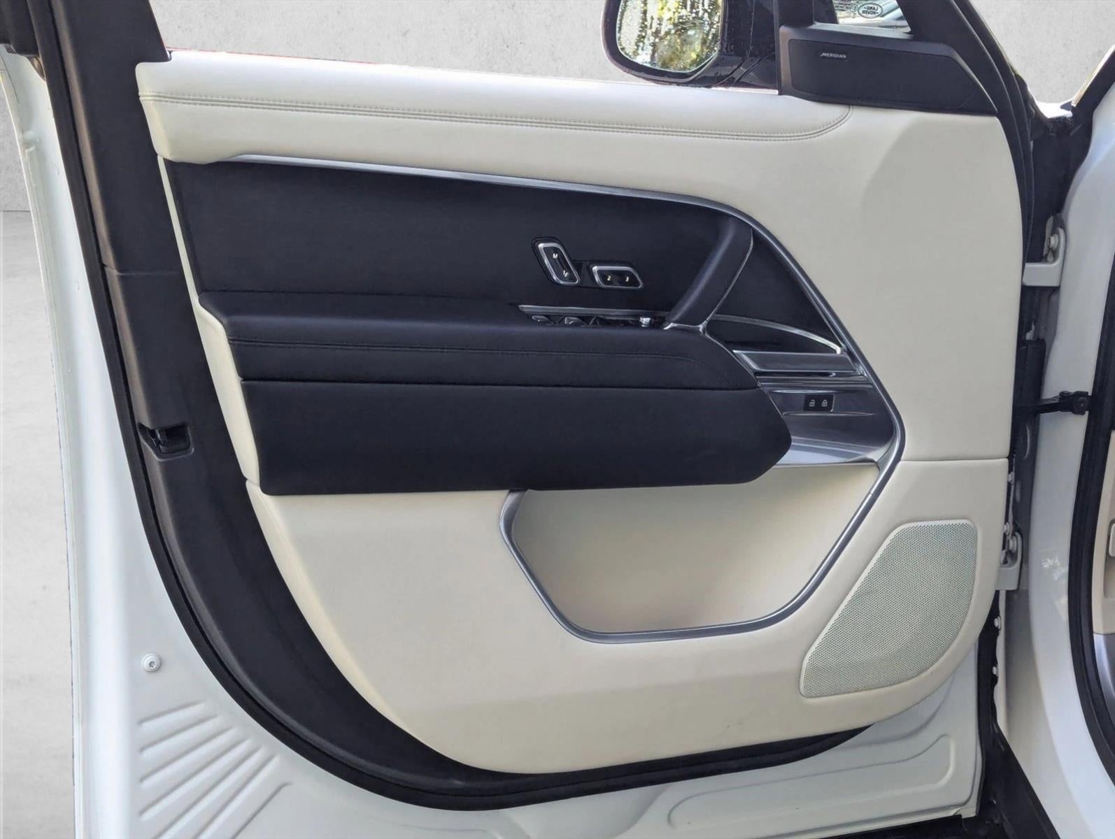 2023 Land Rover Range Rover P400 SE LWB 7 Seat