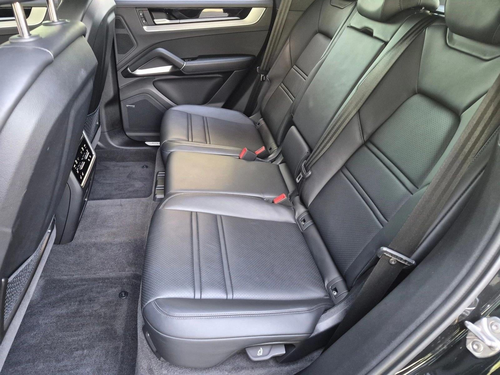 2025 Porsche Cayenne AWD