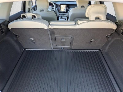 2025 Volvo XC60 B5 AWD Plus