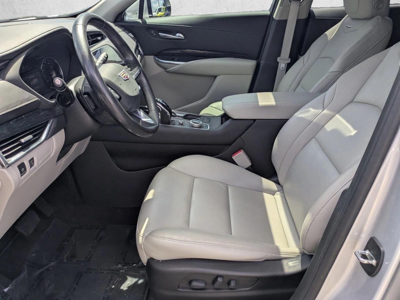 2022 Cadillac XT4 FWD 4dr Premium Luxury