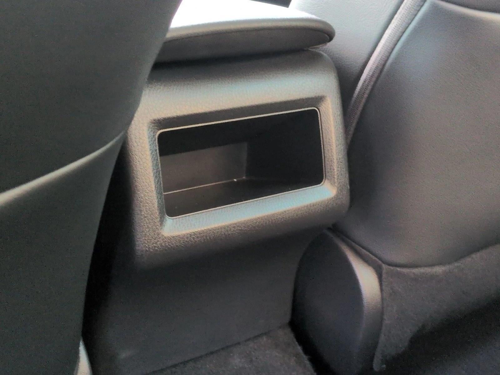 2022 Toyota Camry SE Auto (SE)
