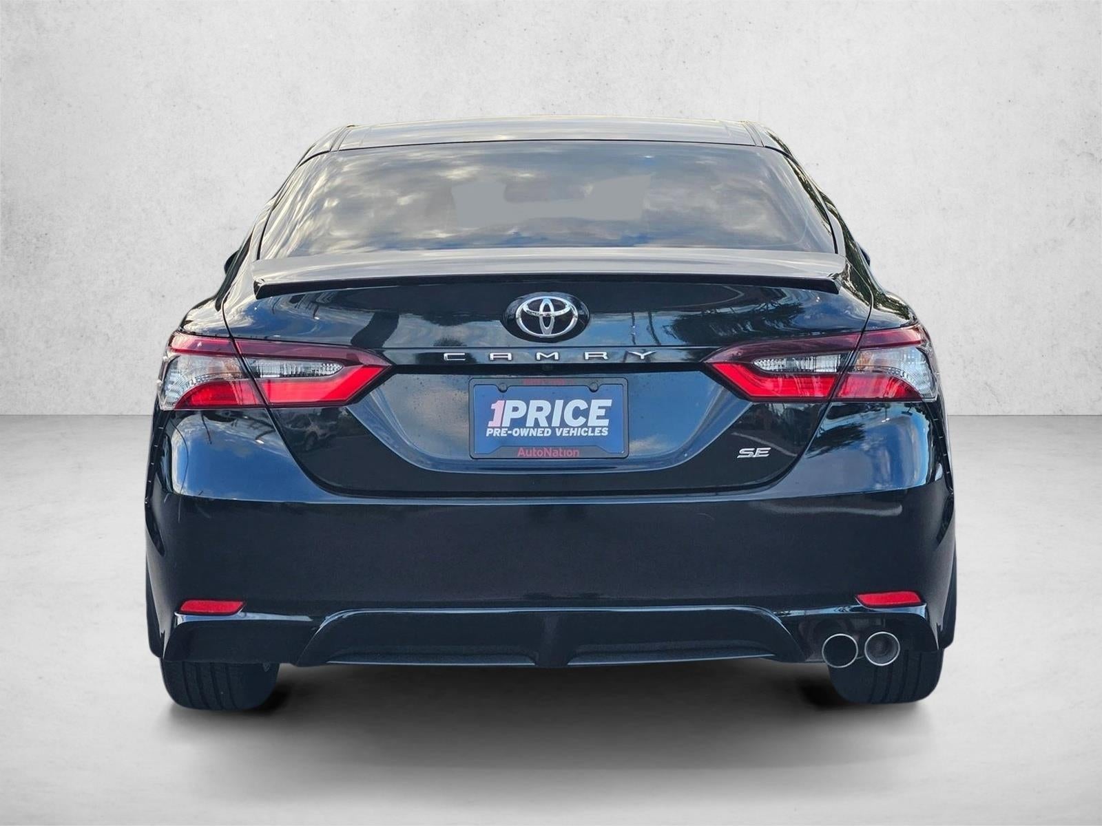 2022 Toyota Camry SE Auto (SE)