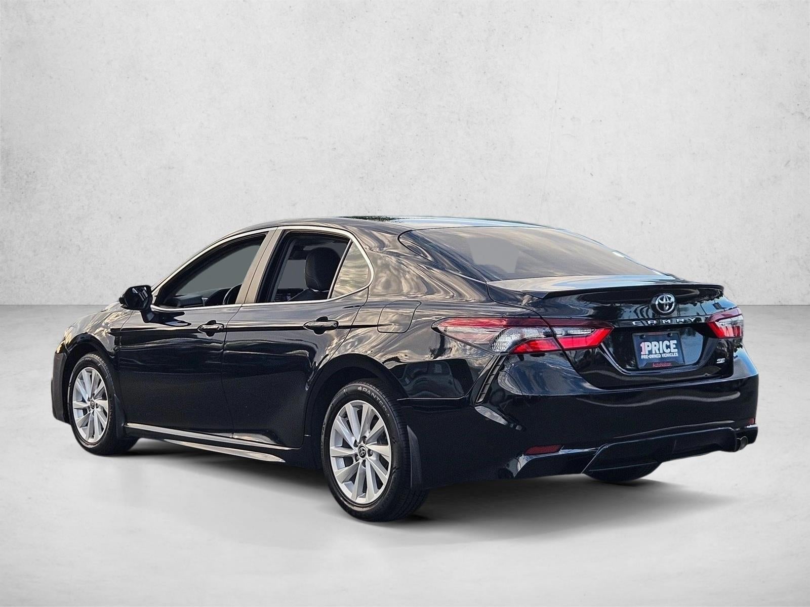 2022 Toyota Camry SE Auto (SE)