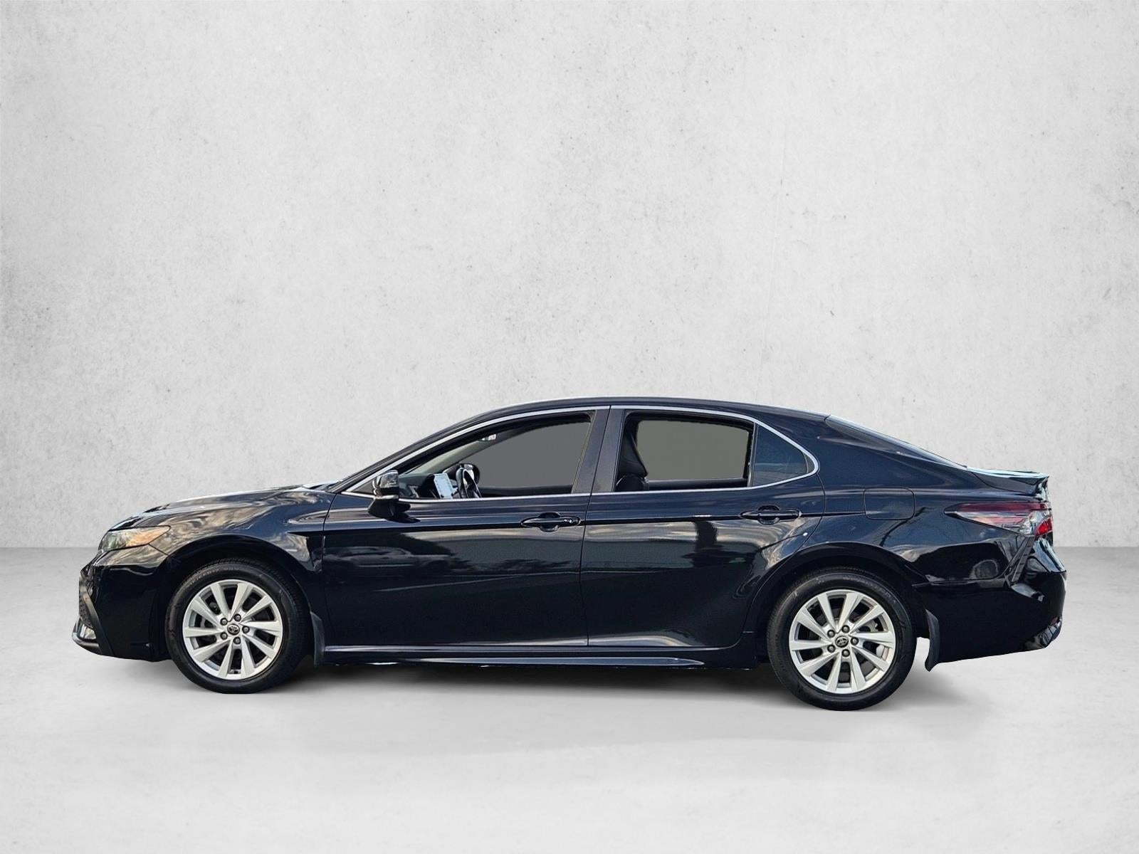 2022 Toyota Camry SE Auto (SE)