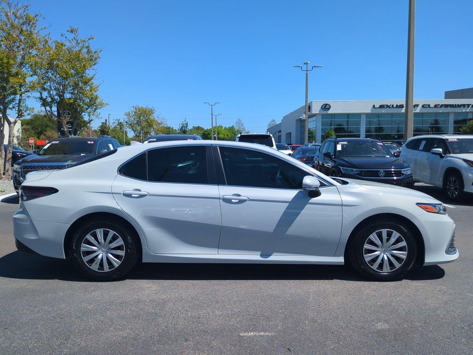 2022 Toyota Camry Hybrid LE CVT (Natl)