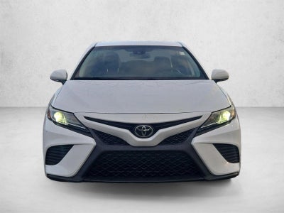 2020 Toyota Camry SE Auto (SE)