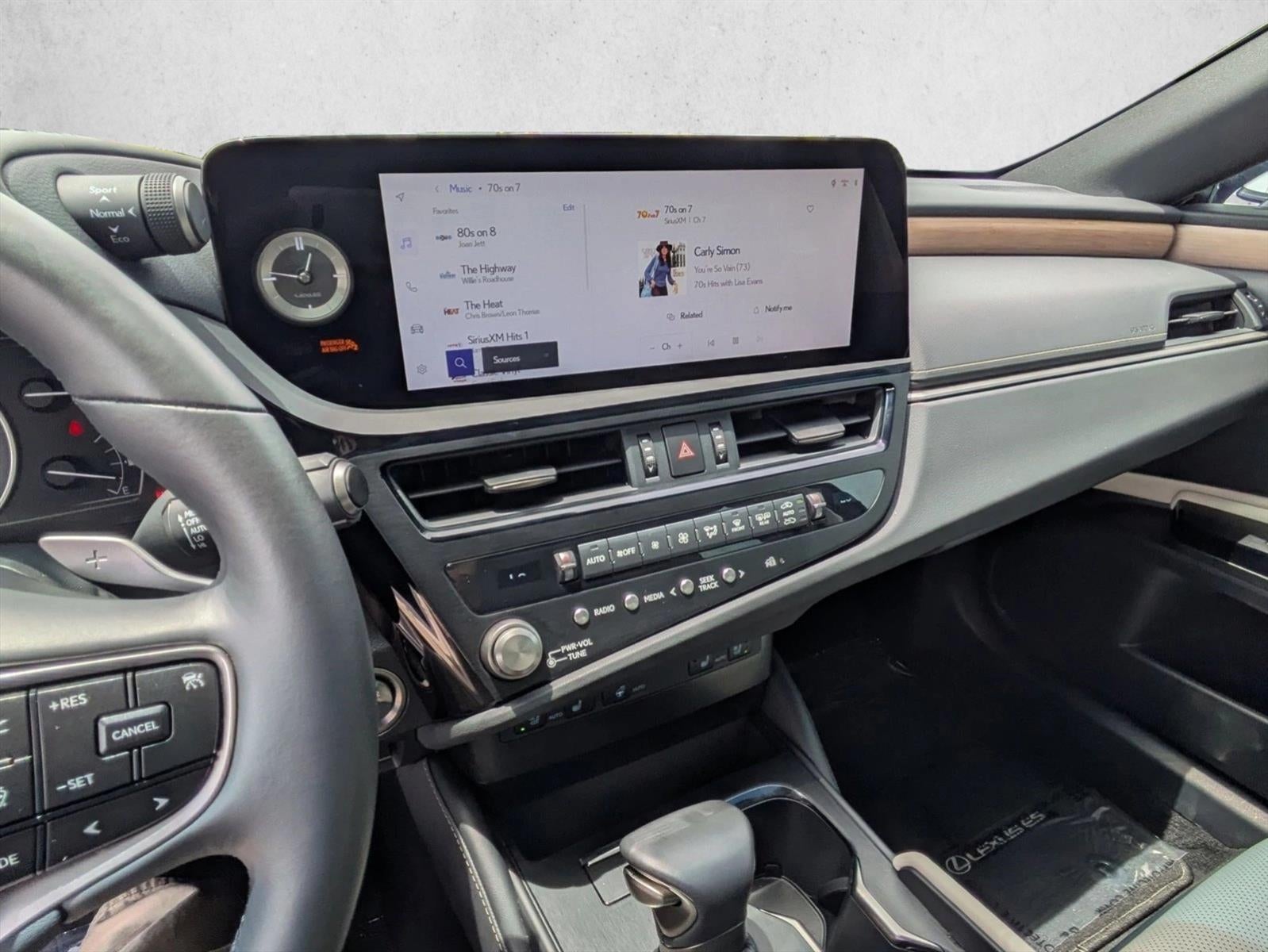 2025 Lexus ES 300h FWD
