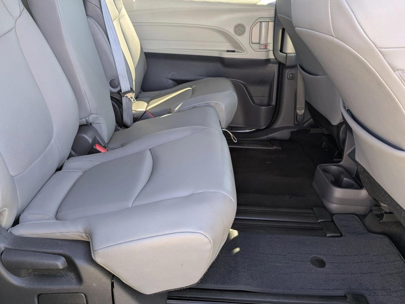 2022 Toyota Sienna XLE FWD 8-Passenger (Natl)