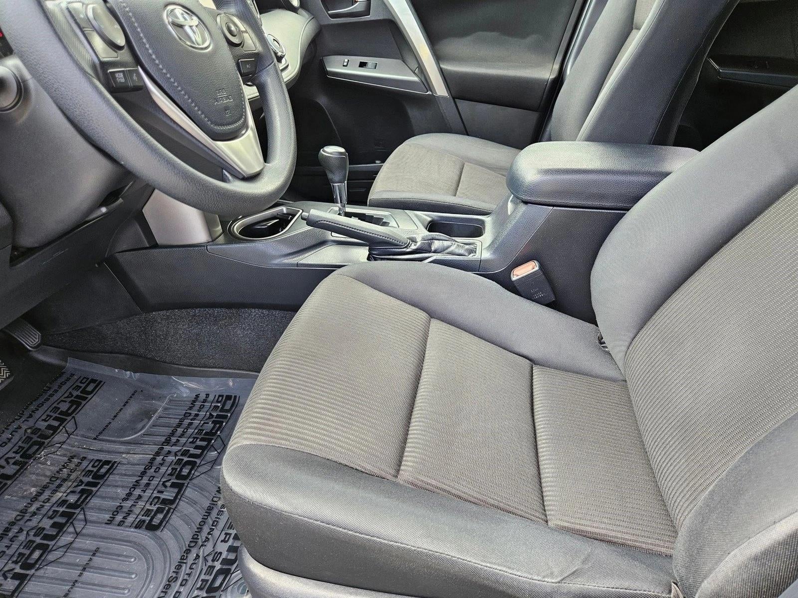 2017 Toyota RAV4 LE FWD (GS)