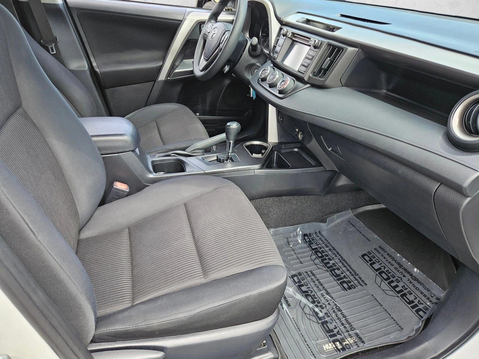 2017 Toyota RAV4 LE FWD (GS)