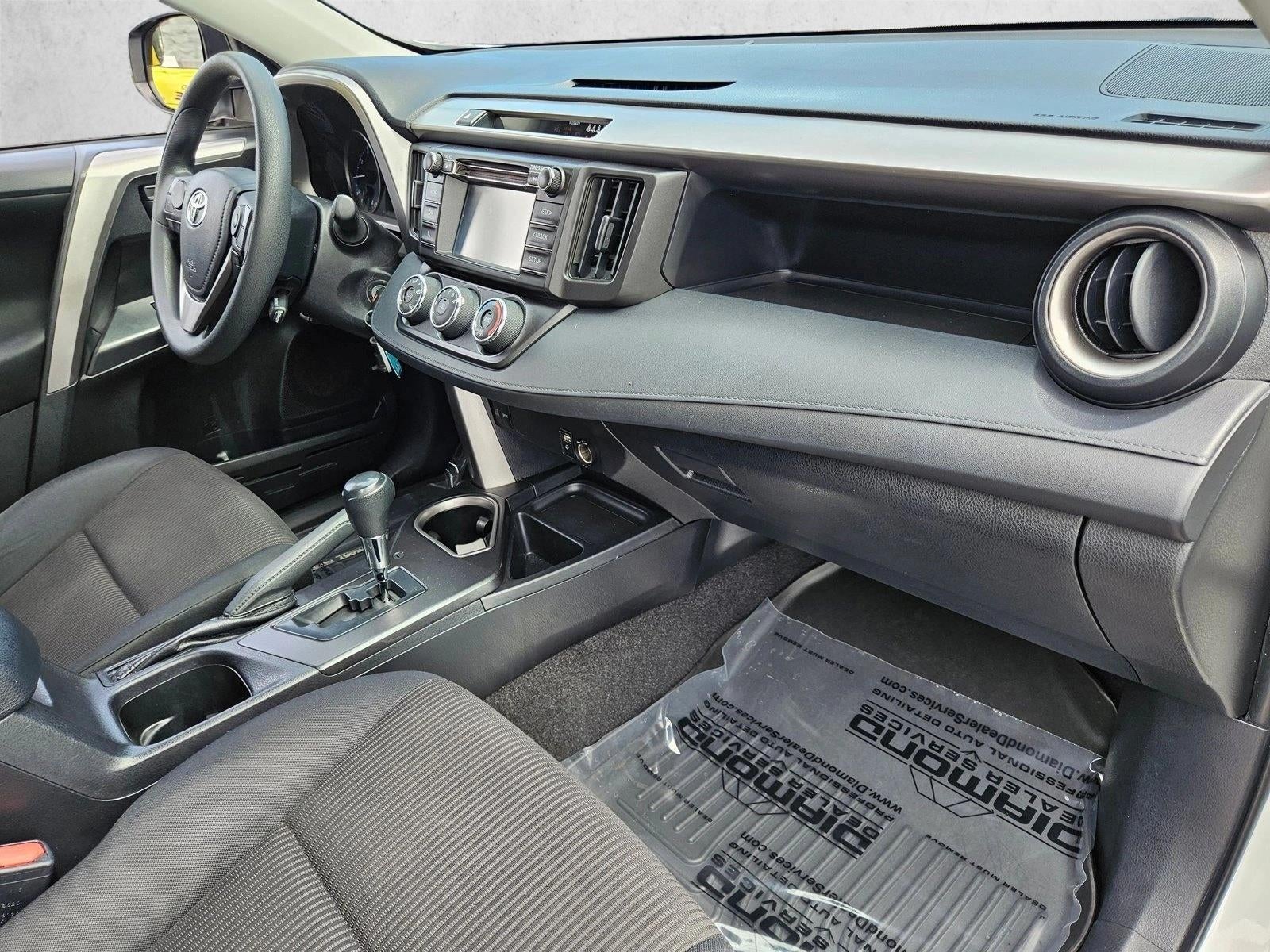 2017 Toyota RAV4 LE FWD (GS)