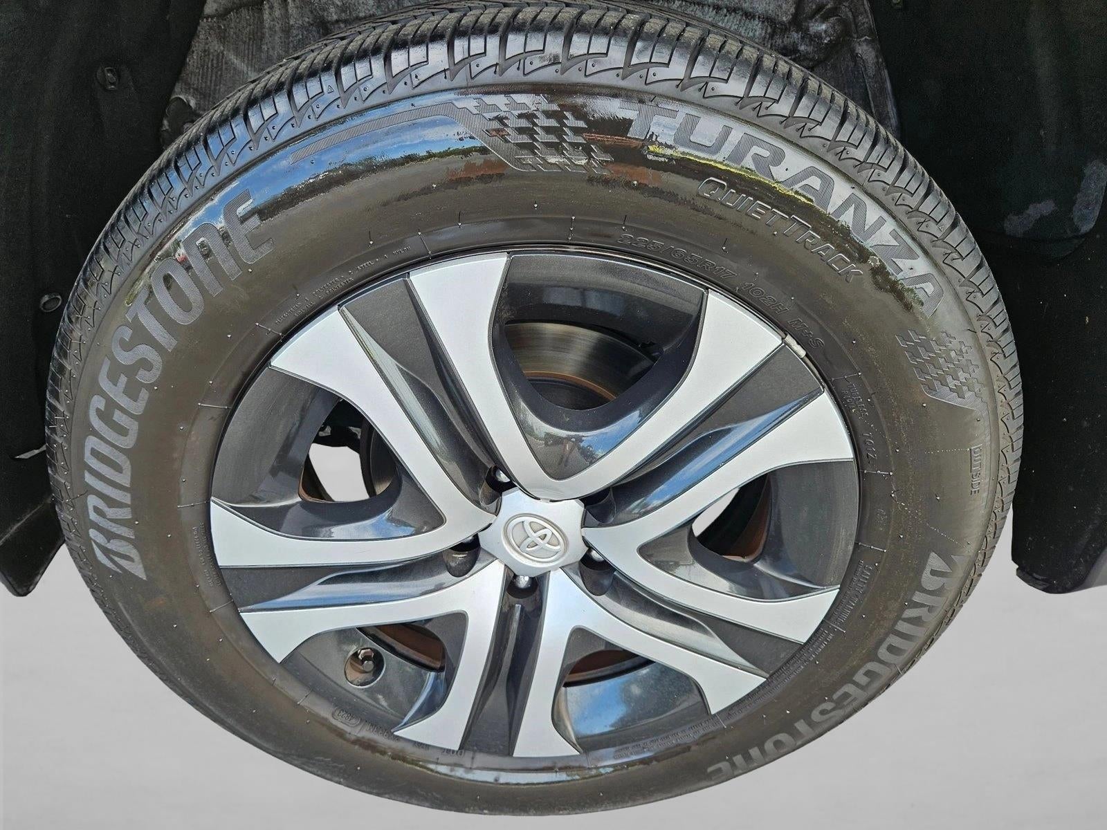 2017 Toyota RAV4 LE FWD (GS)