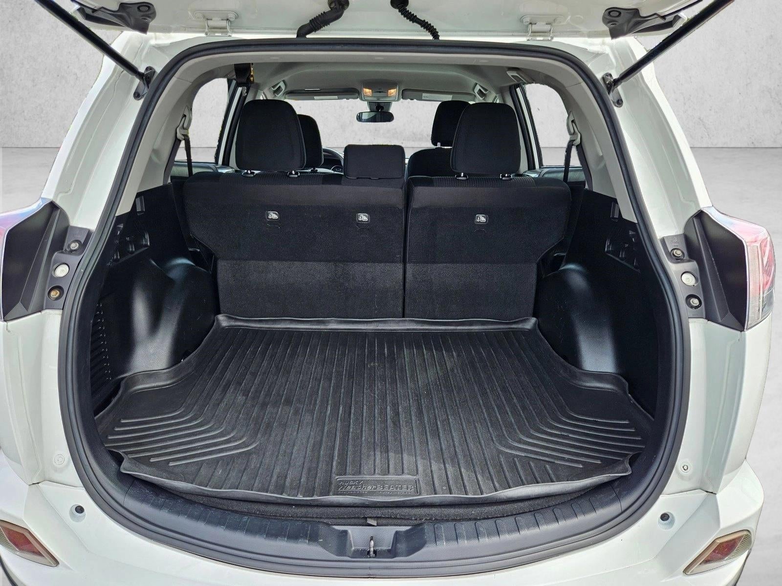 2017 Toyota RAV4 LE FWD (GS)