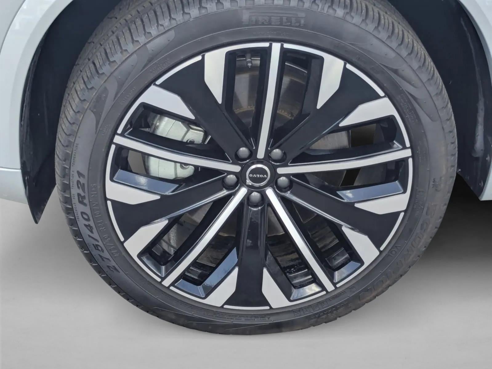 2025 Volvo XC90 Plug-In Hybrid 2025.5 T8 AWD Ultra 7-Seater