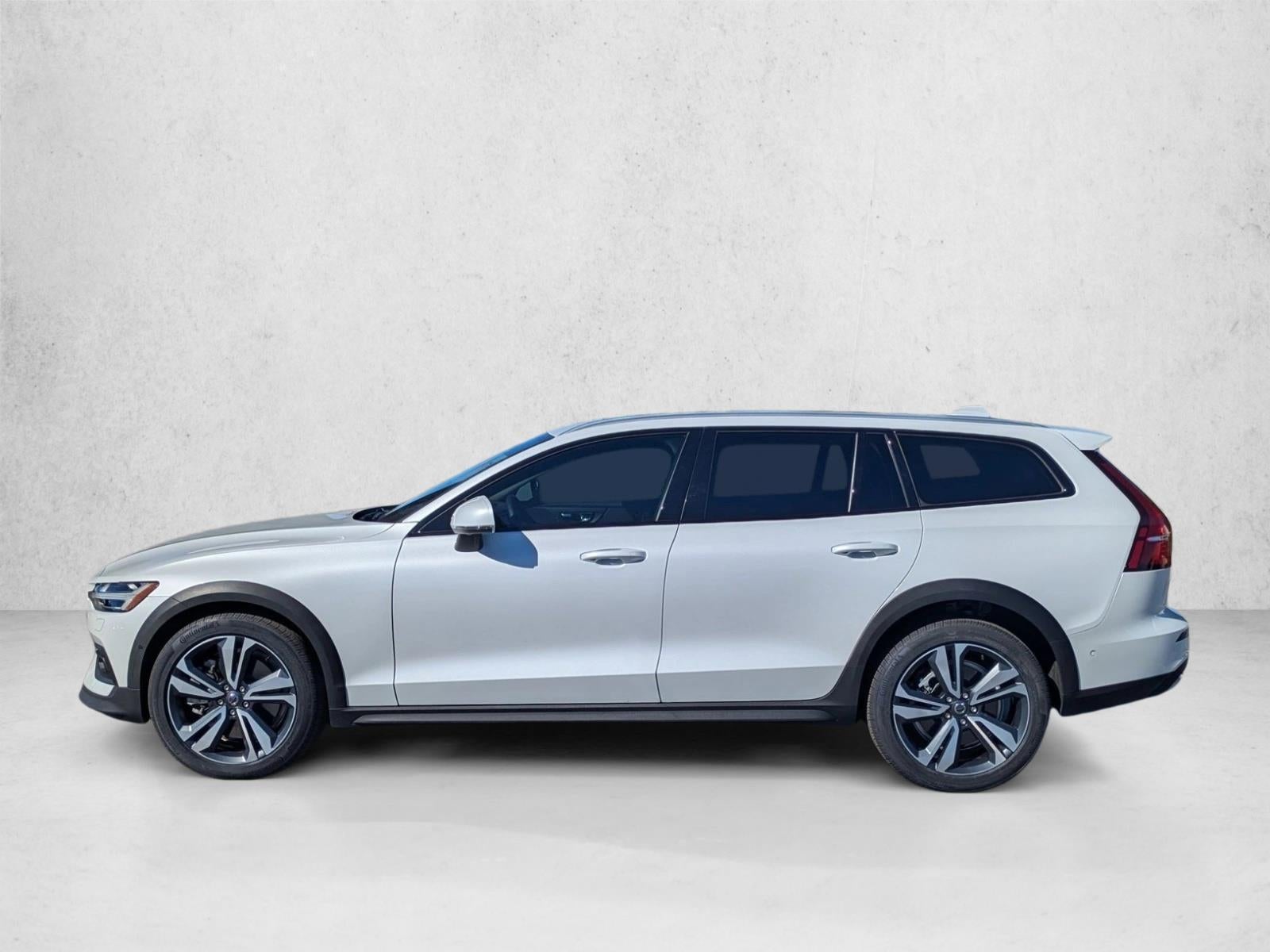 2023 Volvo V60 Cross Country B5 AWD Plus