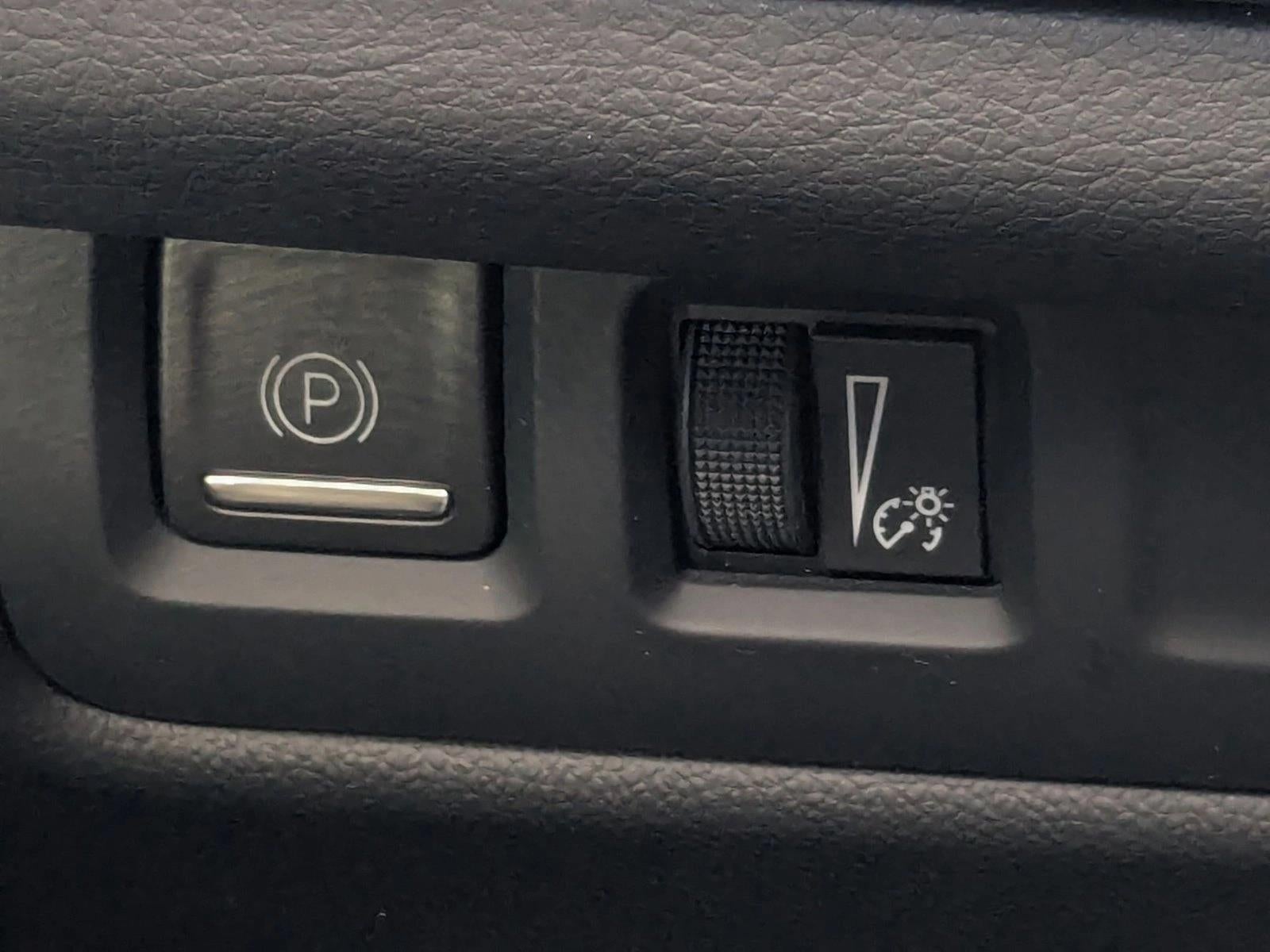 2024 Cadillac XT4 FWD 4dr Luxury
