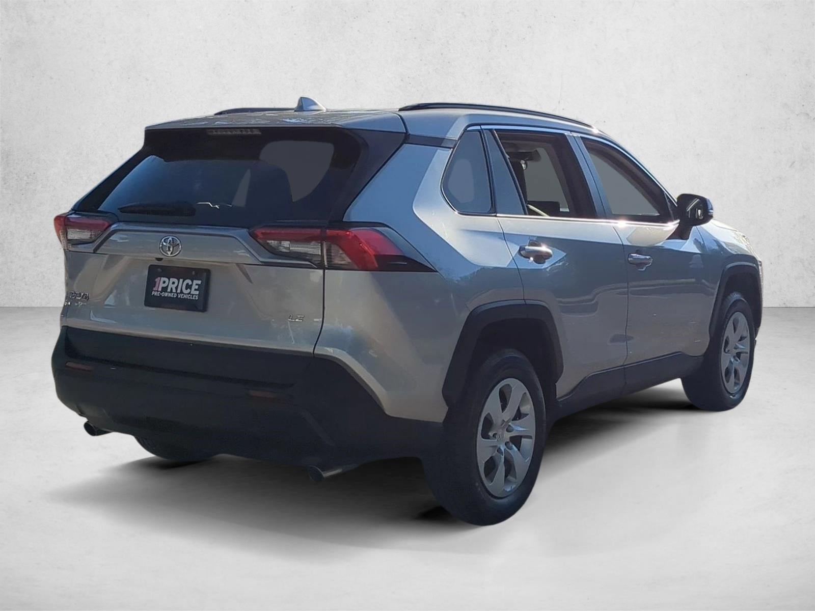 2020 Toyota RAV4 LE FWD (GS)