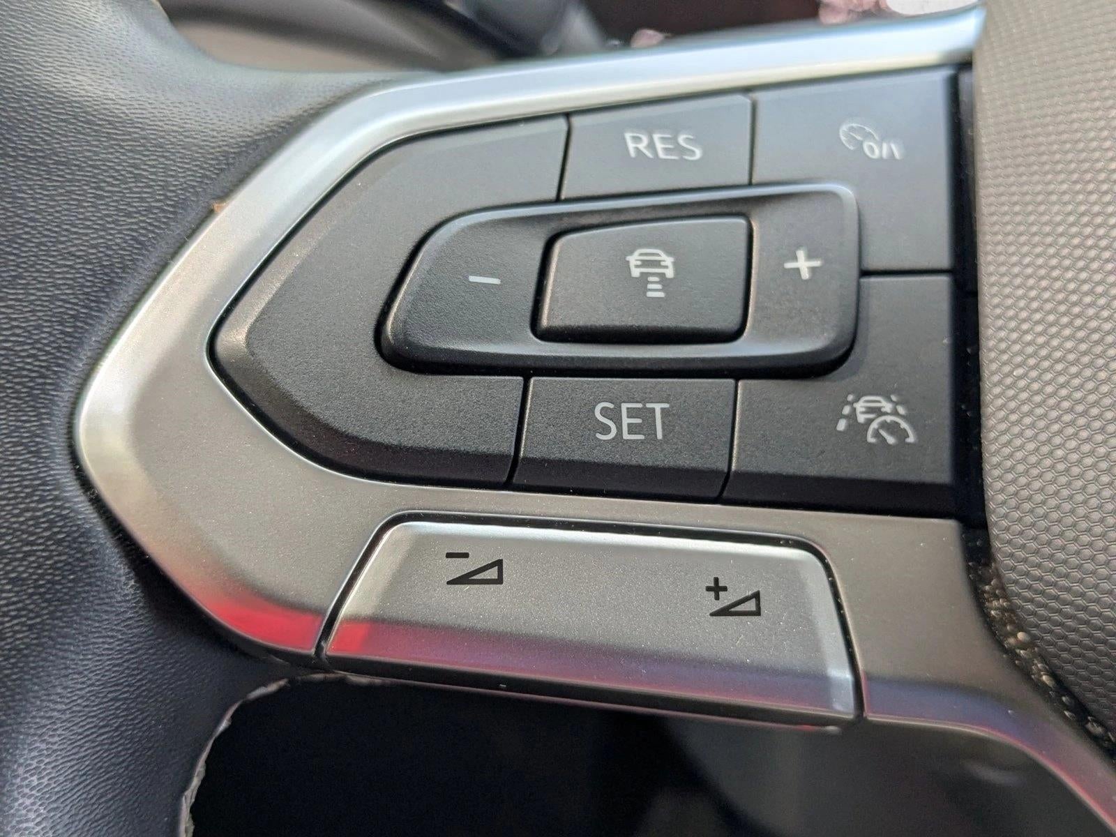 2025 Volkswagen Taos SE FWD