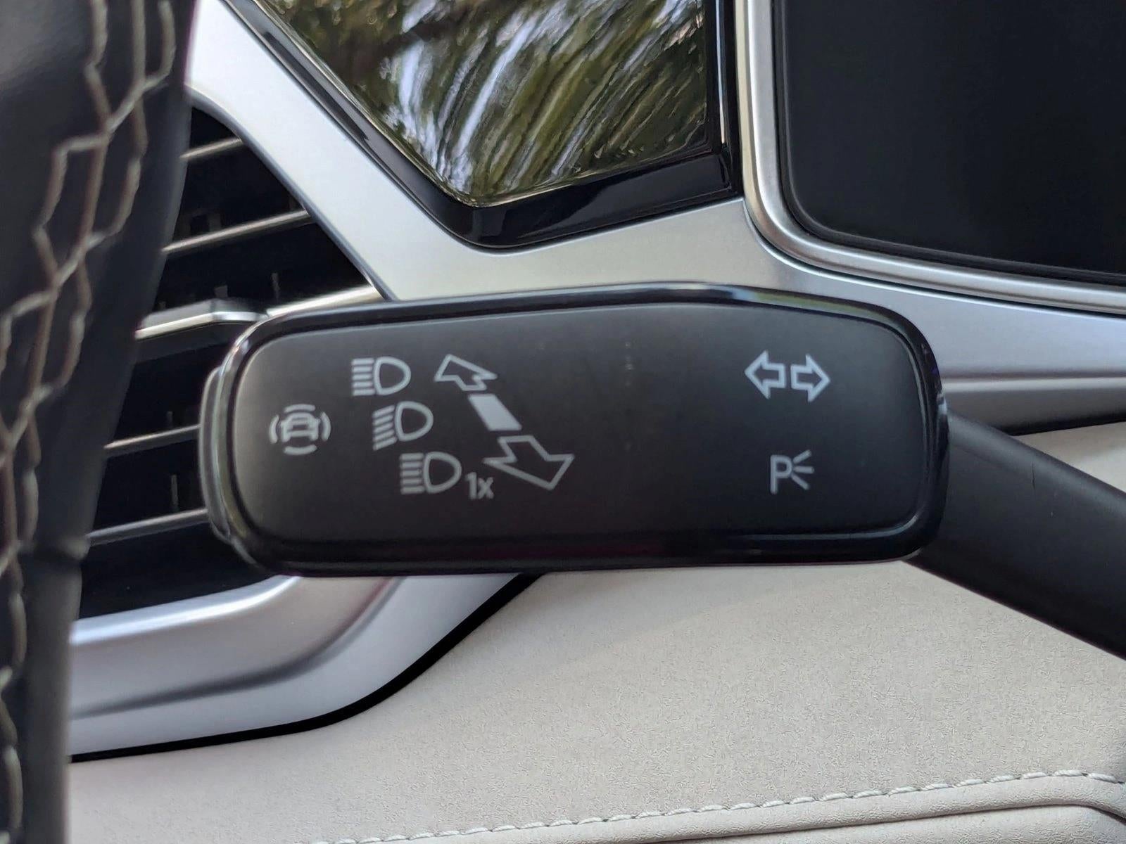 2025 Volkswagen Taos SE FWD