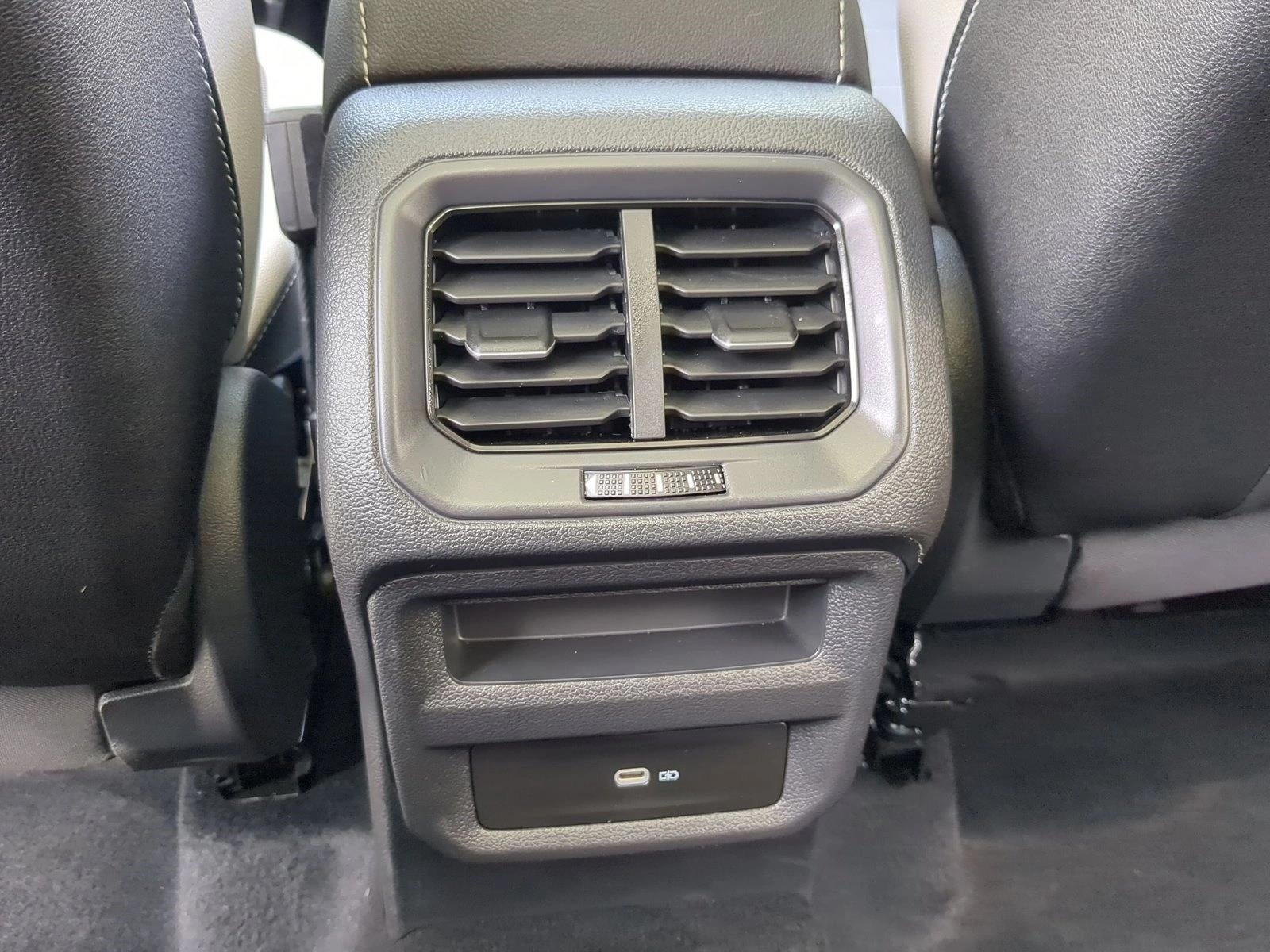 2025 Volkswagen Taos SE FWD