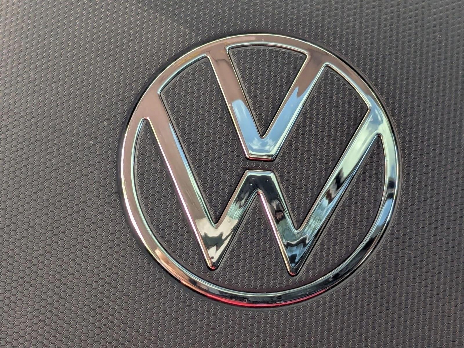 2025 Volkswagen Taos SE FWD