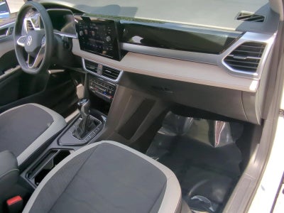 2025 Volkswagen Taos SE FWD