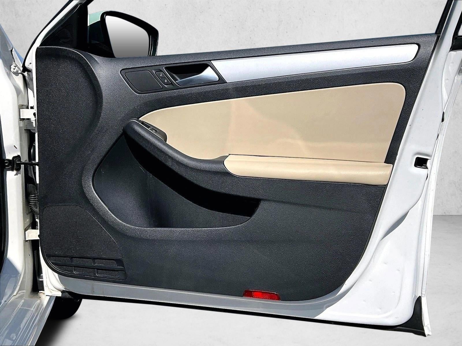 2013 Volkswagen Jetta 4dr Auto SE with Convenience Sedan