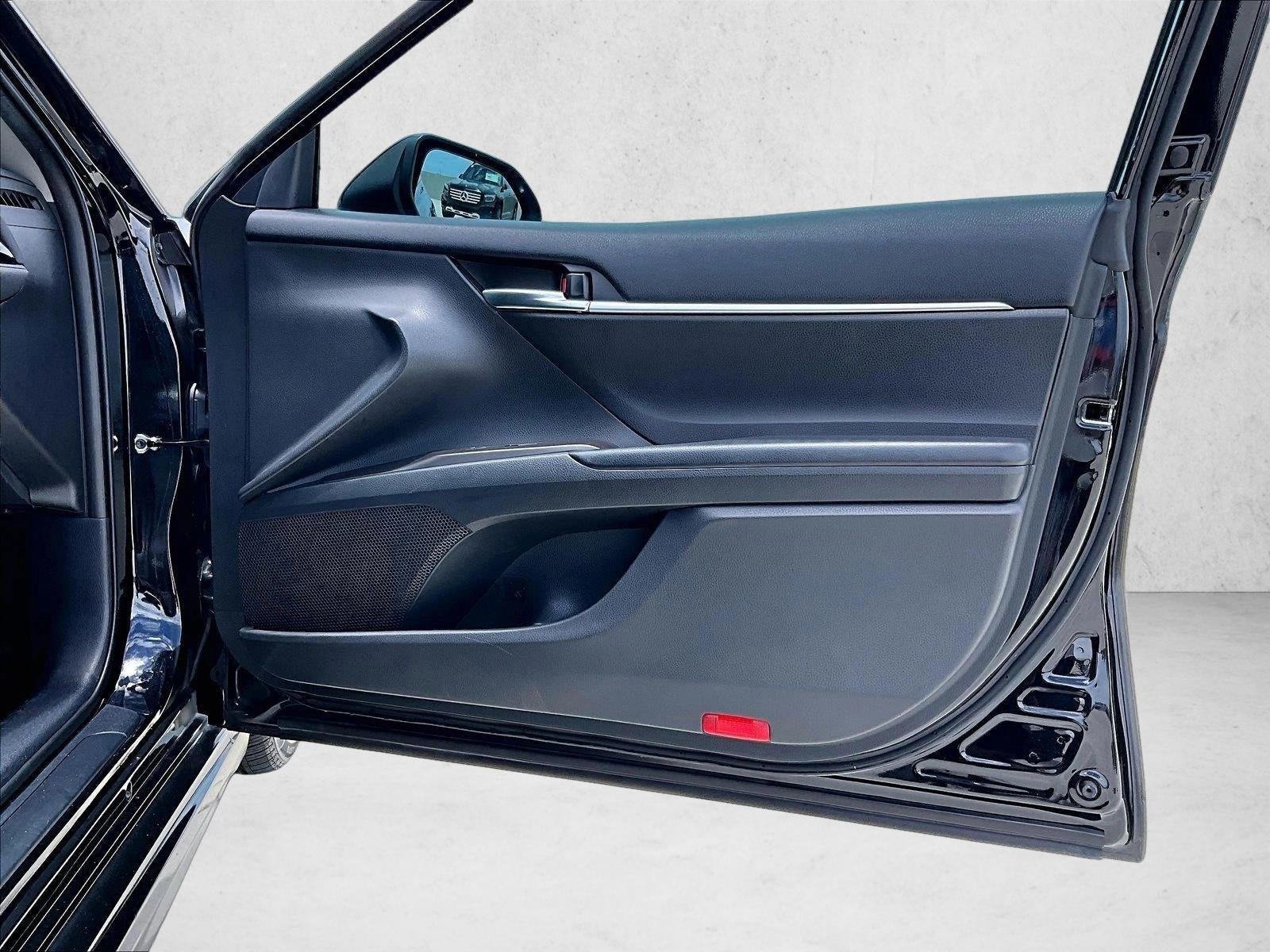 2022 Toyota Camry SE Auto (SE)