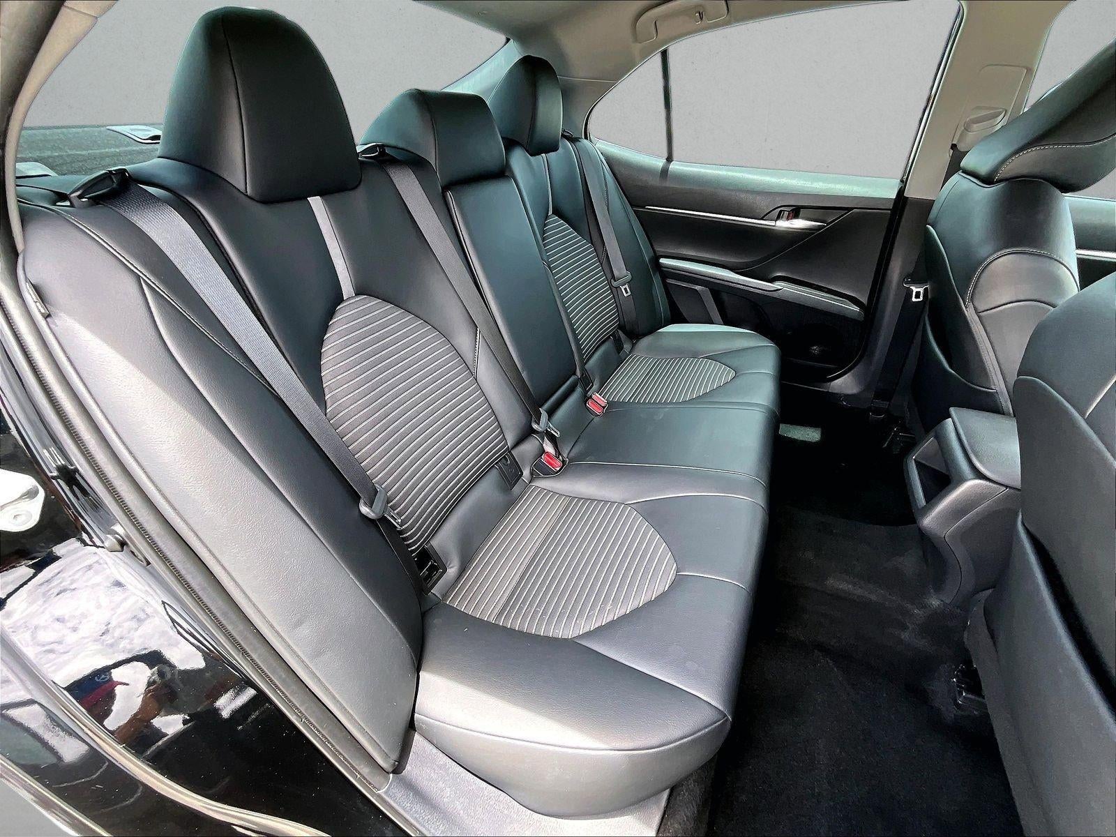2022 Toyota Camry SE Auto (SE)