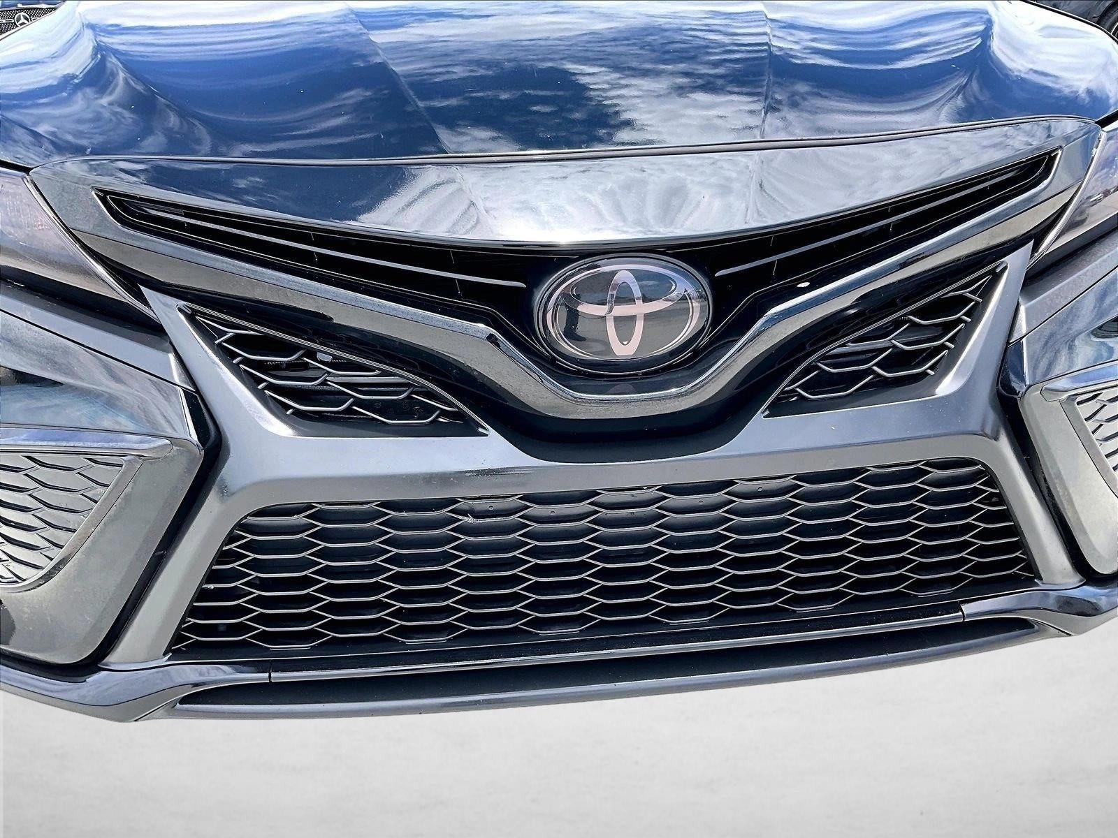 2022 Toyota Camry SE Auto (SE)