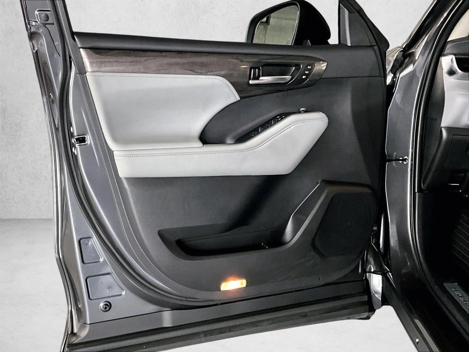2025 Toyota Highlander Hybrid Limited AWD (Natl)