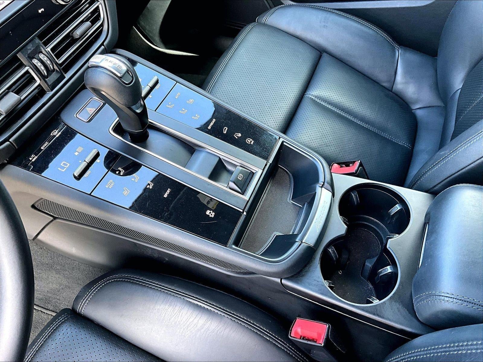 2023 Porsche Macan AWD