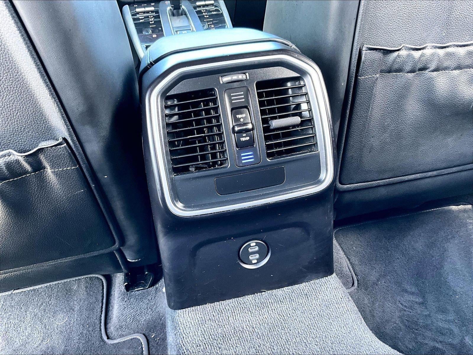 2023 Porsche Macan AWD