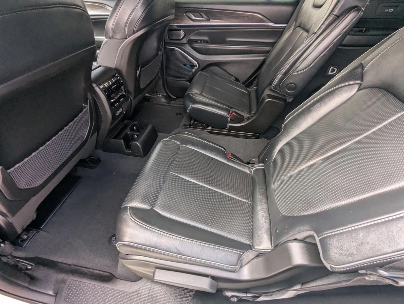 2022 Jeep Grand Cherokee L Overland 4x2