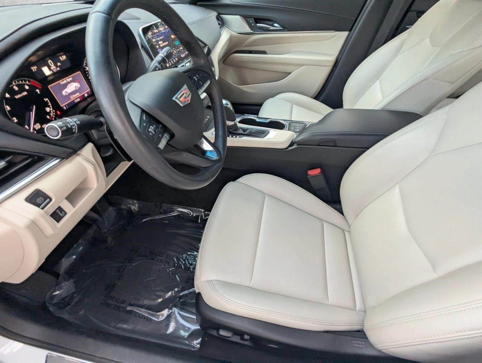 2023 Cadillac CT4 4dr Sdn Luxury